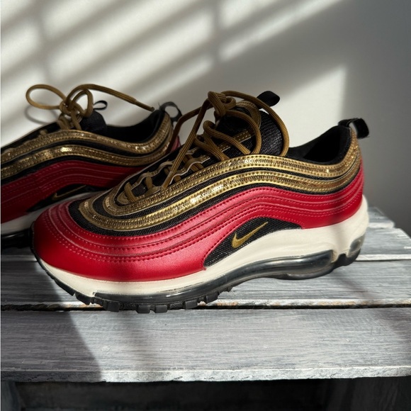 Nike Air Max • Gold sequin and red • Women’s size 7 - Picture 4 of 7